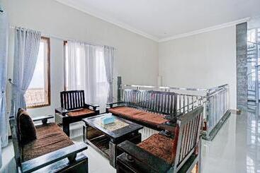 Hotel Villa Dua Dua By Oyo Rooms