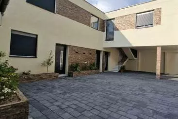 ツーリストアパートメント Apartmani I Sobe Gromilovic