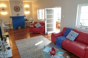 游客公寓 Beach House With Dstv & Wifi & Basic Housekeeping