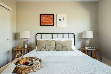 آپارتمان‌های توریست‌ها Daisy By Avantstay Modern Home W Spacious Backyard Pool Table Tennis