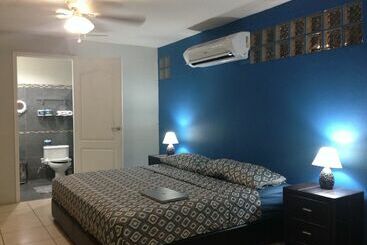 هتل Hostal Villa Catalina