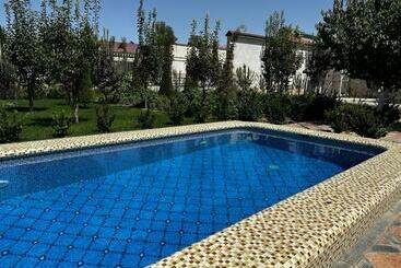 Bed and Breakfast Samarabonu