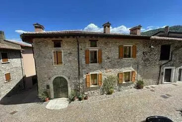 Turistihuoneistot Casa Antico Borgo Prabiù   Tignale   Appartement Casaliva   4 Personen