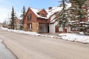 آپارتمان‌های توریست‌ها Emerald Elk At Village Creek By Avantstay Close To Slopes Village W Views