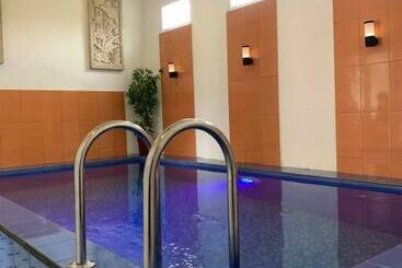 Apartamente turistice Kayz Villa Batu Dengan Kolam Renang Pribadi