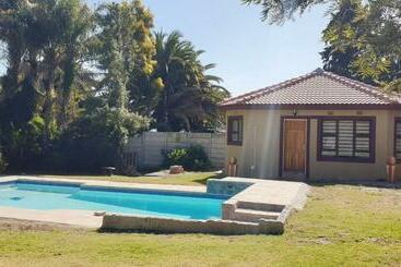 مبيت وإفطار Poolside Haven