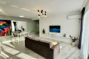 Жильё для туристов Magic Mirror