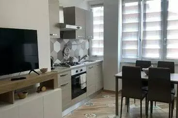 ツーリストアパートメント Mirafiori House