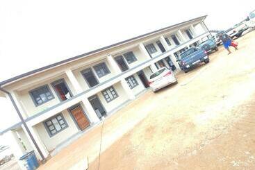 פנסיון Bf Dlamini Guest House