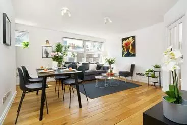 آپارتمان‌های توریست‌ها Best Location Oxford Str, Soho 2 Bedr, 3 Beds, 2 Bath