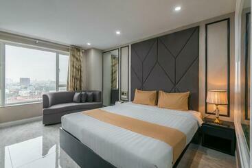 מלון דירות Cozrum Lux  The Arrivals