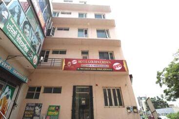 Hotelli Golden Crown