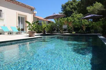 ベッドアンドブレックファースト Au Cœur De La Roque D Anthéron Aux Portes Du Lubéron