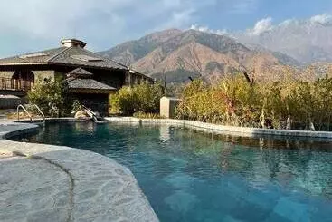 Hotelli Osho Himalayas Wellness Resort