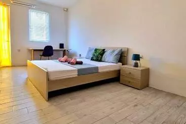 پانسیون City Center Properties   Modern & Spacious   Room 3