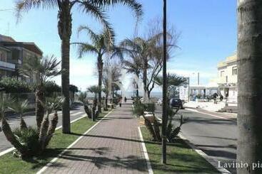 Turistlägenheter El Mar Casa Vacanza Lavinio Mare