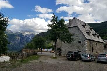 Pension (Hôtel basse catégorie) Bujtina Carku