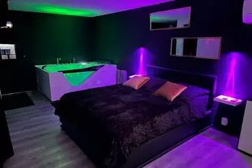 Pansiyon Love Room Du Pavillon Gite Indépendant Avec Spa à 50 Min De Lyon Dans Le Beaujolais