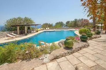 Nocleg ze śniadaniem Licucuruzzi Suites & Trulli