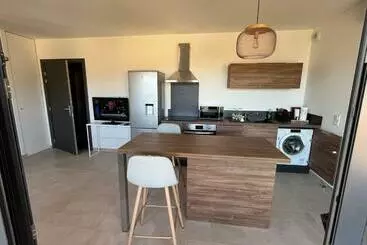 ツーリストアパートメント T1 Proche Aéroport Et Plage