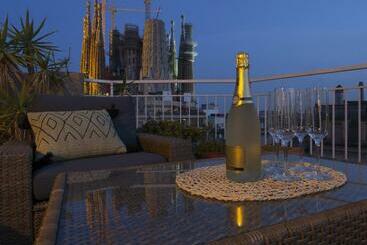 Жильё для туристов A1mar1023 Breathtaking Rooftop In Sagrada Familia