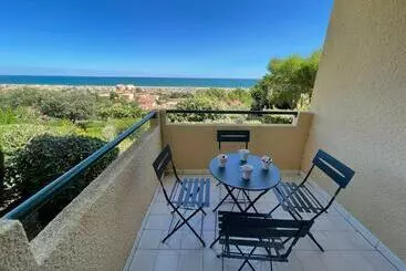 Tourist flats Appartement Piscine Commune Saint Pierre La Mer   4rh1156