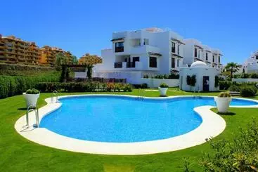 ツーリストアパートメント Luxury Apartment In Golf Hills, Estepona