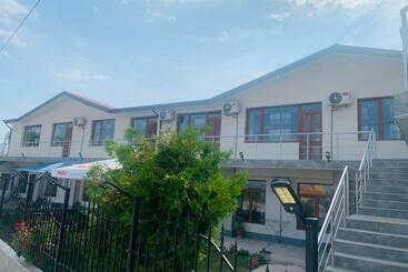 پانسیون стаи за гости ася