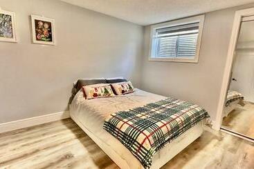 تختخواب و صبحانه Cozy Basement Suite 溫馨小屋 Designated Parking