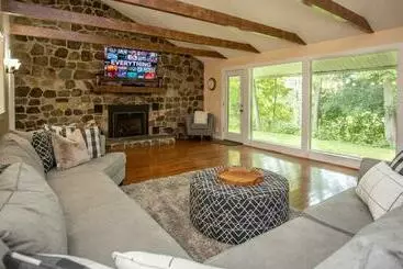 ツーリストアパートメント Forestview Manor