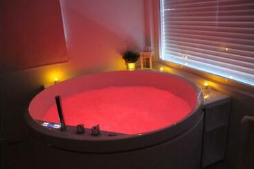 Apartamentos turísticos Jacuzzi Amanecer De Plata Decoración Romántica