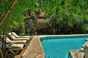 هتل آپارتمان Olympos Five Rooms Apart No 2