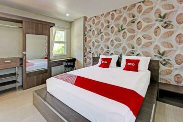 ホテル Capital O 91384 Rintaka Residence