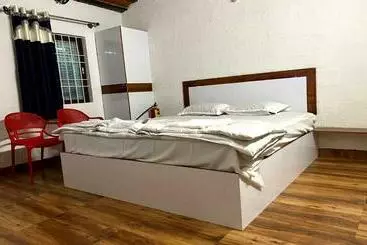 Hotel Oyo 86586 White Pearl Resort