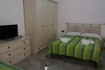 ペンション Room In Guest Room   Super Comfort Room In Sardinia   Italy