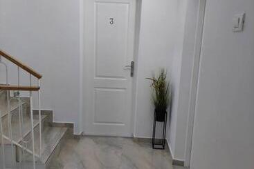 بنسيون Vila De Pe Lac Amara