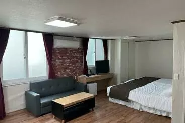 Majatalo Bricks Stay Jeju City & Aiport