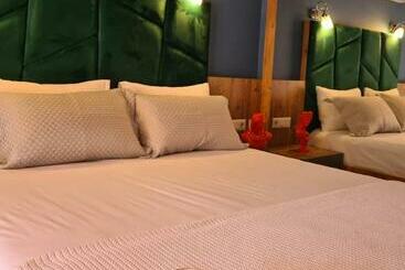 تختخواب و صبحانه Ekin Otel Göcek