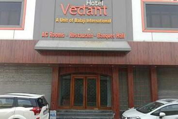 O Pop Hotel Vedant