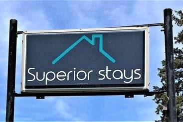 فندق على الطريق Superior Stays