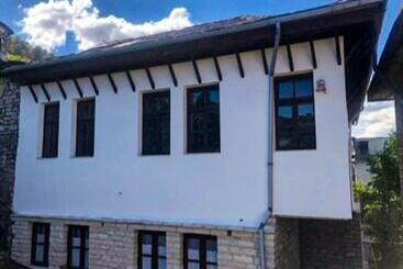 پانسیون Miziriguesthouse