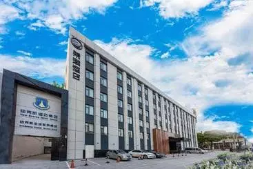 בית מלון כפרי New Beacon Sunyee Spa