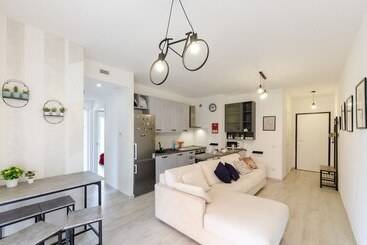 Жильё для туристов Joivy Flat With Terrace & Parking