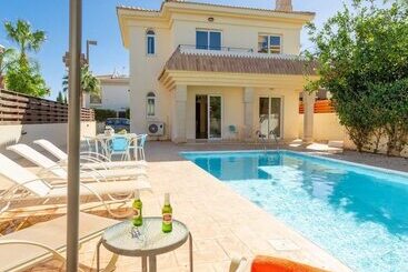 Apartamentos turísticos Villa Nikol In Paralimni