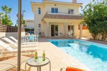 Apartamentos turísticos Villa Nikol In Paralimni