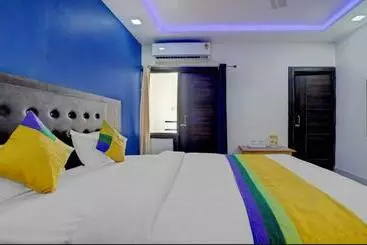 Hotel Four Apple By Proovi Enterpriese By Wb Inn