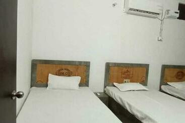 酒店 Oyo 89275 Unique 9