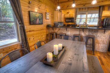דירות לתיירים Luxury Cabin Sleeps 8 With Creekside Fire Pit Near Helen Ga