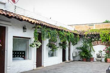 هتل Hostal Villa Blanca