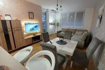 Turistihuoneistot Apartment Ela